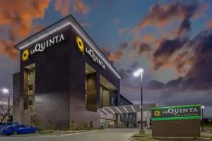La Quinta Inn & Suites By Wyndham Downtown - Baylor, Waco
