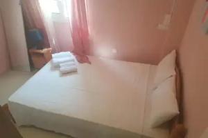 2 bedroom ground floor apt, 5 minutes walk from the beach, Protaras