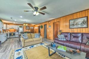 Cozy Cabin, 1 Mi to Tube World! Apartments, Maggie Valley