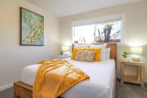Condo 24! Prized Location. Modern! Bright! Enjoy! Apartments, Boise