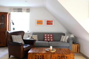 Neuerbautes Haus im Friesenstil. Moderne 2-Zimmer-Appartements mit Balkon für bis zu 4 Personen Cottage, Wenningstedt