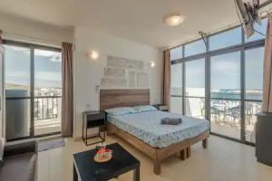 Getawaysmalta - Studio Penthouse With Seaview Terrace, Qawra