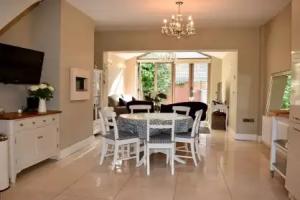 Modern 2 Bedroom House in Secure Neighbourhood, Dublin