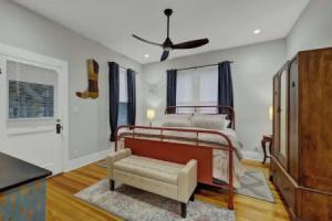 Tolle Haus: W/pool & Firepit-walk to Schlitterbahn, Comal Chutes & Downtown! Cottage, New Braunfels