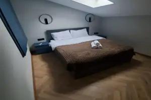 Urban Stay 3BR near metro Mini-hotel, Tbilisi