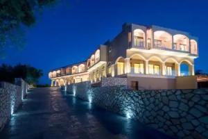 Elegance Luxury Executive Suites - Adults Only, Tragaki