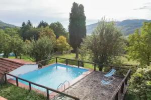 Rustic Chalet With Pool, San Marcello Pistoiese