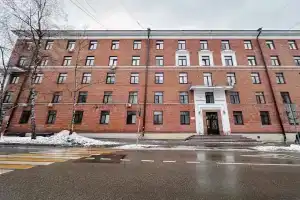 Bon voyage on the street Hotel d4A k8, Moscow