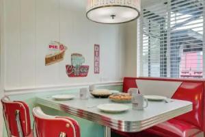 San Antonio Vacation Rental ~ 7 Mi to River Walk! Tourist base, San Antonio