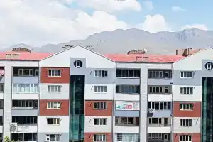 El Baboos Hotel, Van