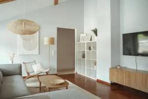 Exquisite 3BR Penthouse w Balc TV & Prkg, Luxembourg