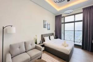 Luxury Studio Apartment Canal View Business Bay Free Parking by Belvilla, Dubai