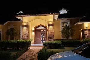 Villa GuavaBerry 5BR 6Bds 12Pax HugePool, Juan Dolio