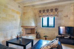 Cronos Luxury Stone Villa, Almirida