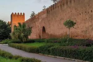 Chic Comfort Apartment - Center - Free Parking & AirC & Internet, Rabat
