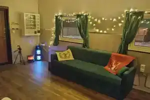 Gnomburg Cottage, Yakushi