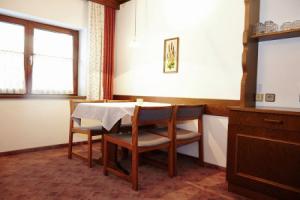 Lovely Apartment in With Meadow Around, Leutasch