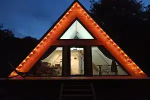 A-freym u reki Adygeya Cottage, Kamennomostsky