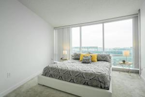 2 Bedroom Fully Furnished APT over Camden Yards 2 Apts by RedAwning, Baltimore