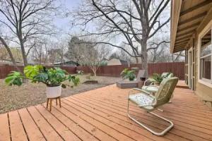 6 Mi to Dtwn: Home w/ Screened Porch & Yard Apartments, Austin