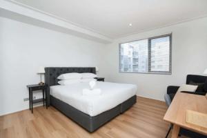 Modern 1-bed Unit With Pool Views and Balcony Apartments, Canberra