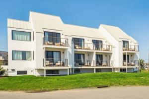 Offshore Residences Apartments, Montauk