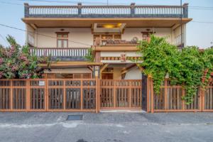 RedDoorz Plus near Lempuyangan Station 4 Guest house, Yogyakarta