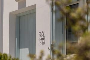 Om Living Milos Hotel, Apollonia