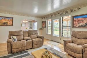 Panguitch Home w/ Patio ~ 24 Mi to Bryce Canyon Tourist base, Panguitch