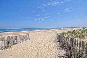 THE Crest 204 Apartments, Rehoboth Beach
