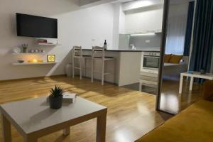 Comfort studio with sea view and swimming pool, Rafailovici