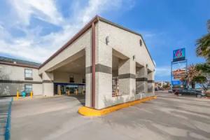 Studio 6 Laredo, TX - North I-35, Laredo