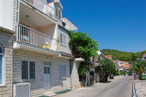 Apartment Velo - 10 m from sea: A2 Ana, Island Korcula, Brna