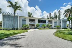 Coastal Downtown Condo - Walk to the Beach! Apartments, Naples