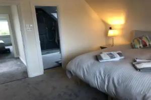 Discreet Luxury, Super House!, Cork
