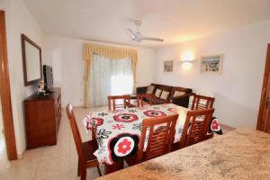 Carrer Amadeu Vives 69 Hotel, La Pineda