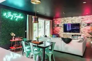 Upstay: Luxe Pool Retreat7 Min to Rainey St Tourist base, Austin