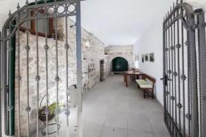 Stone House in Podgora With Sea Views, Drasnice