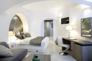 Anteliz Suites, Fira