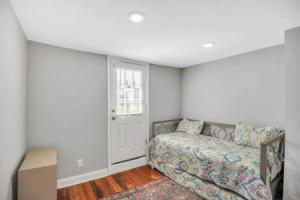 Enjoy Your Stay In This Amazing Location In! 4 Bedroom Home by RedAwning, Philadelphia