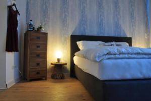 Six! Eat Work Sleep, Bruhl