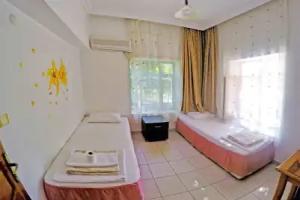 Santosa Pension, Kas