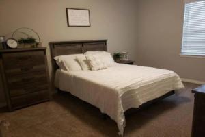 NEW 4/4 Farmhouse style house in!, College Station
