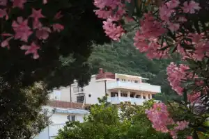 Larissa Sunrise Apartment, Denovic