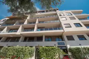 Regina's Residence-One Bedroom Apartment, Przno