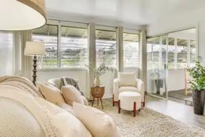Hilo Apartment w/ Lanai - 2 Mi to Beaches!, Hilo