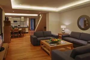 The Pearl of Naithon, Naithon