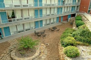 Econo Lodge Blvd., Topeka