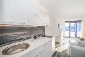 Sea Point I Apartments, Tivat