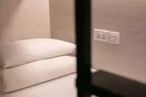 BEAT. Capsule Hostel @ Boat Quay, Singapore